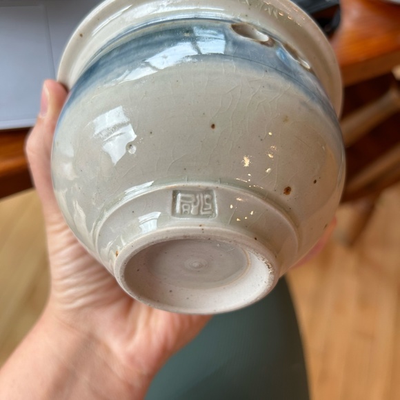 Studio Pottery Garlic Holder - Picture 7 of 7